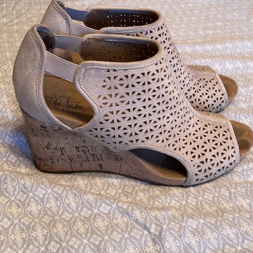 Peach or pink leather size 8 cork wedges flex soft system